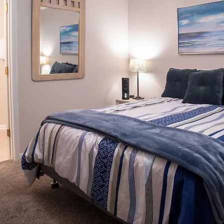 Stunning Lakefront Four Seasons Condo Lake Views